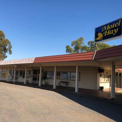Outback Quarters Motel Hay And Restaurant Exterior photo